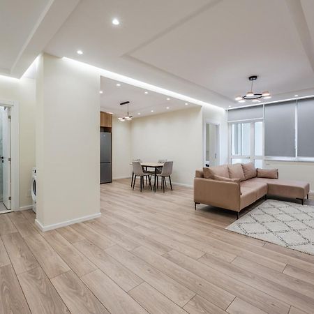 Lucas Central Home Tiranë Eksteriør bilde